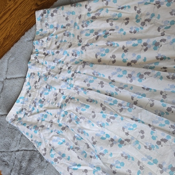 American Eagle White/Blue Skirt, Women's Size 10, Great Condition - Picture 9 of 9